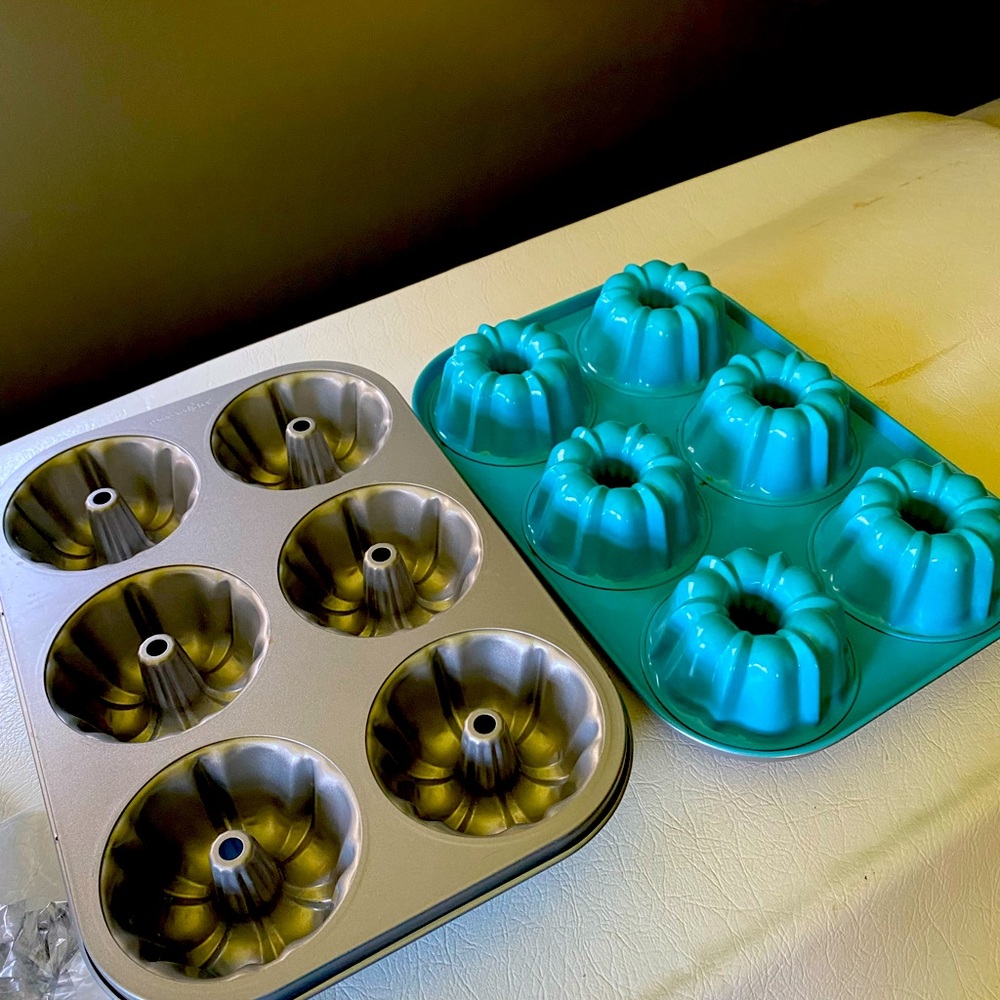 Like new mini Bundt cake pans pampered chef.  One has been used. You get both.